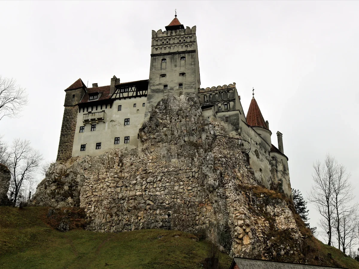 ТОП-7 туристических достопримечательностей, которые на самом деле ненастоящие
ТОП-7 туристических достопримечательностей, которые на самом деле ненастоящие