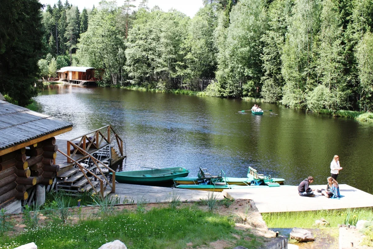 Двадцать загородных отелей рядом с Москвой, где можно отдохнуть у воды
Двадцать загородных отелей рядом с Москвой, где можно отдохнуть у воды