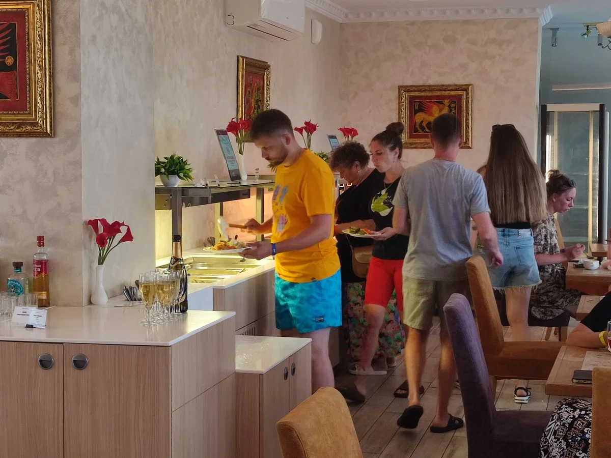В Анапу на «все включено» за приемлемые деньги: обзор семейной сетевой четверки в Витязево
В Анапу на «все включено» за приемлемые деньги: обзор семейной сетевой четверки в Витязево